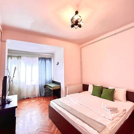 Downtown Unirii Square Private Economy Rooms With Shared Amenities Bucarest Extérieur photo
