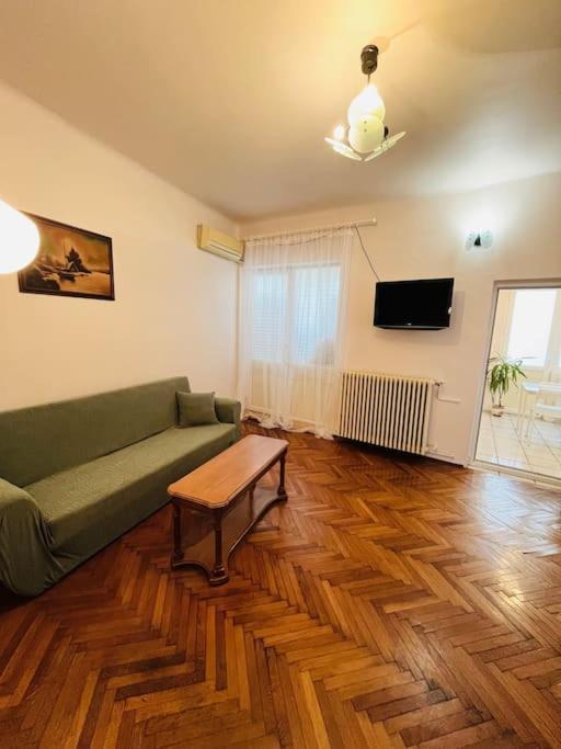 Downtown Unirii Square Private Economy Rooms With Shared Amenities Bucarest Extérieur photo