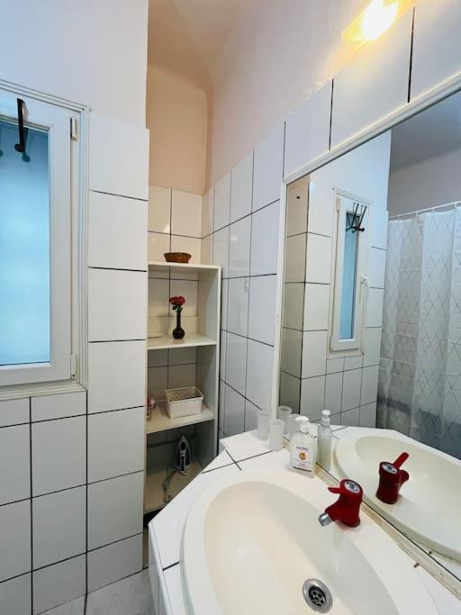 Downtown Unirii Square Private Economy Rooms With Shared Amenities Bucarest Extérieur photo