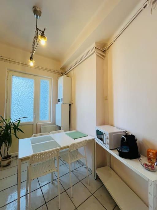 Downtown Unirii Square Private Economy Rooms With Shared Amenities Bucarest Extérieur photo