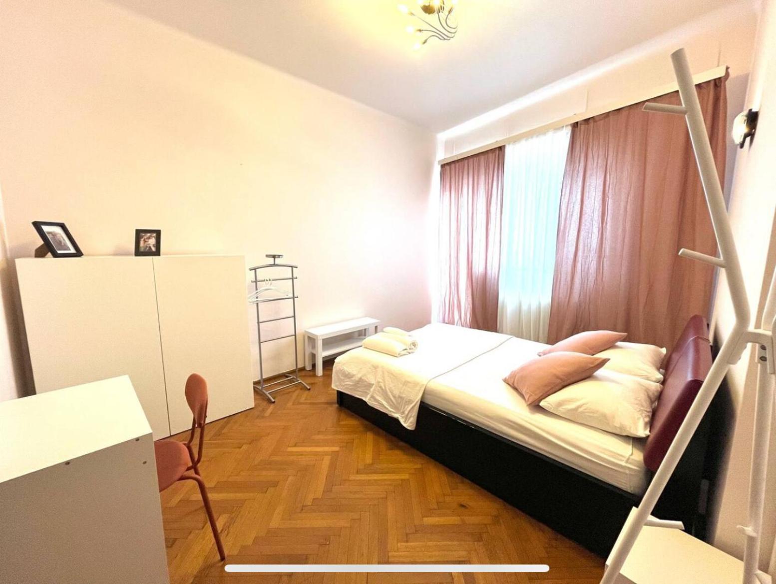 Downtown Unirii Square Private Economy Rooms With Shared Amenities Bucarest Extérieur photo