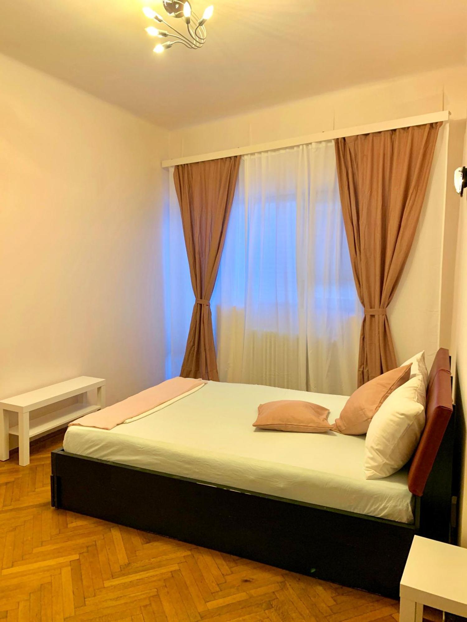 Downtown Unirii Square Private Economy Rooms With Shared Amenities Bucarest Chambre photo