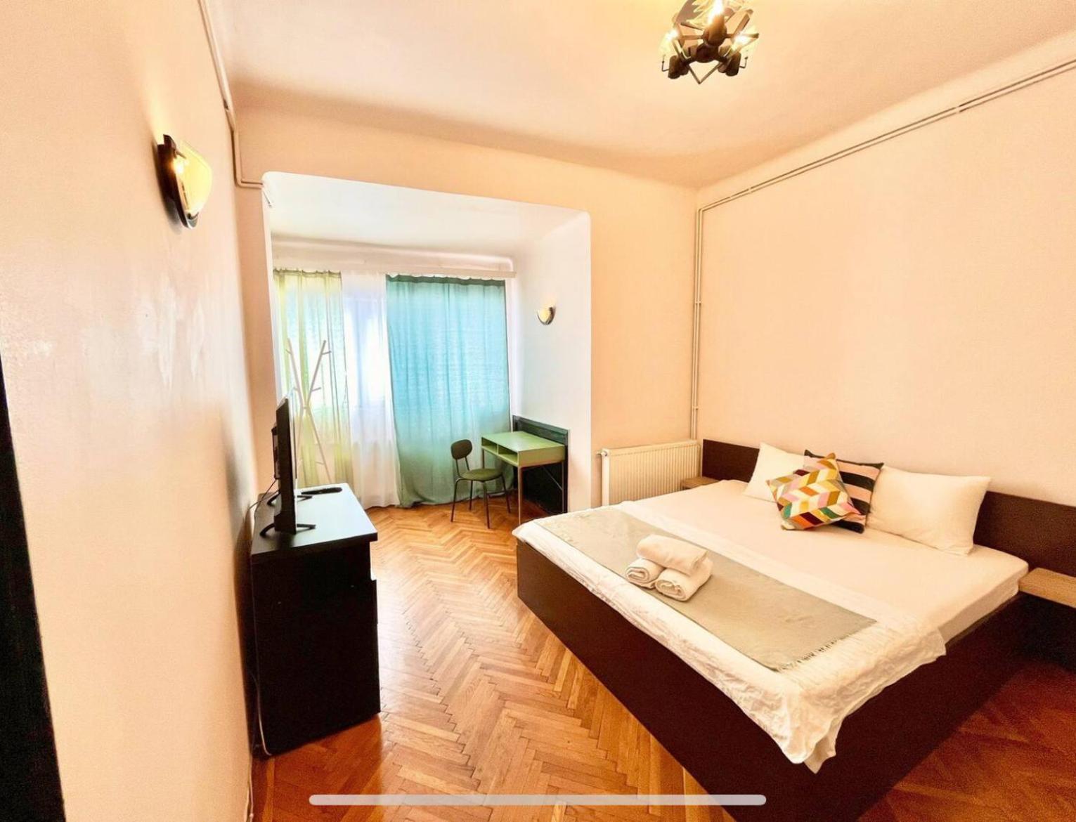 Downtown Unirii Square Private Economy Rooms With Shared Amenities Bucarest Extérieur photo