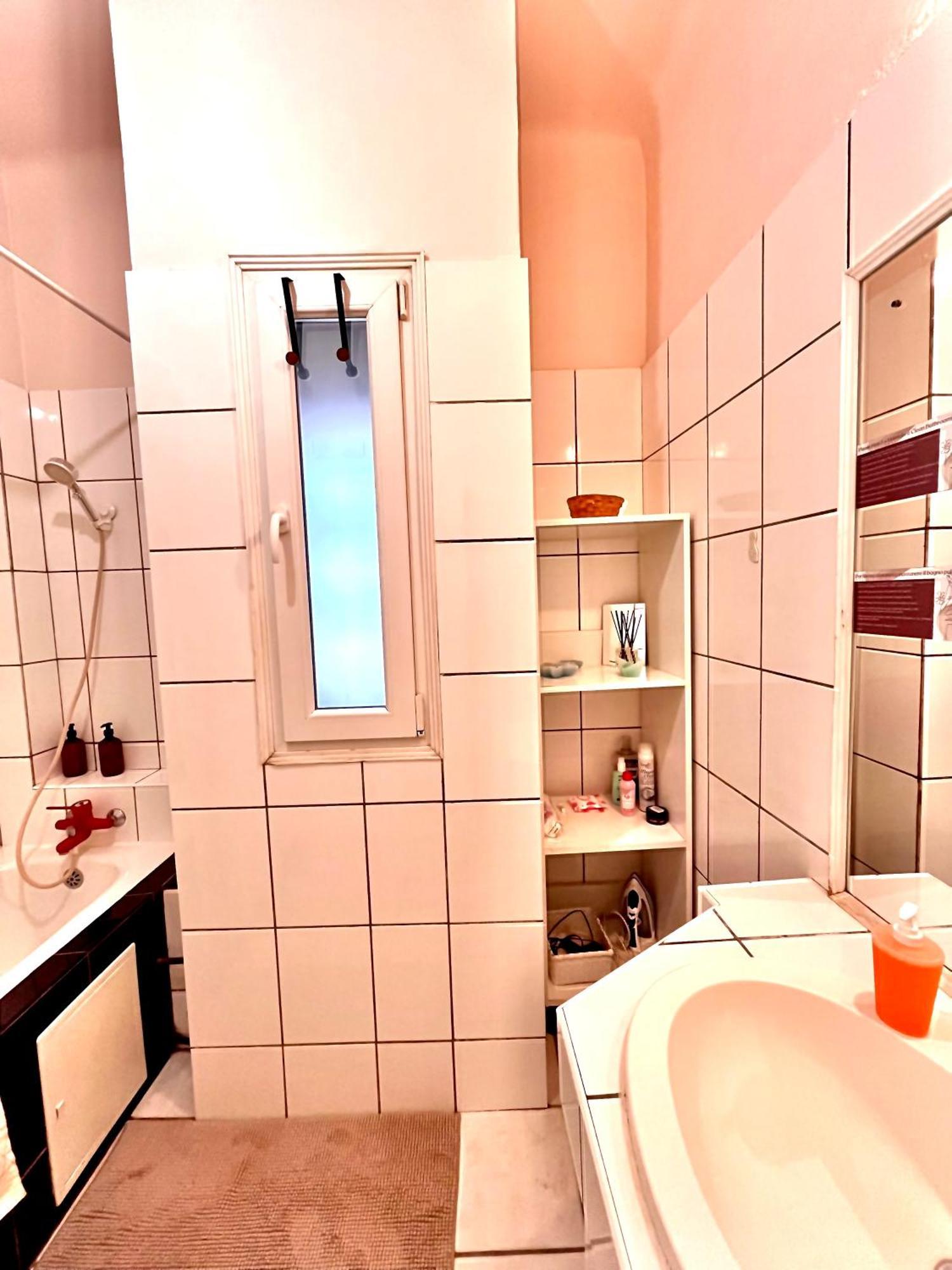 Downtown Unirii Square Private Economy Rooms With Shared Amenities Bucarest Extérieur photo