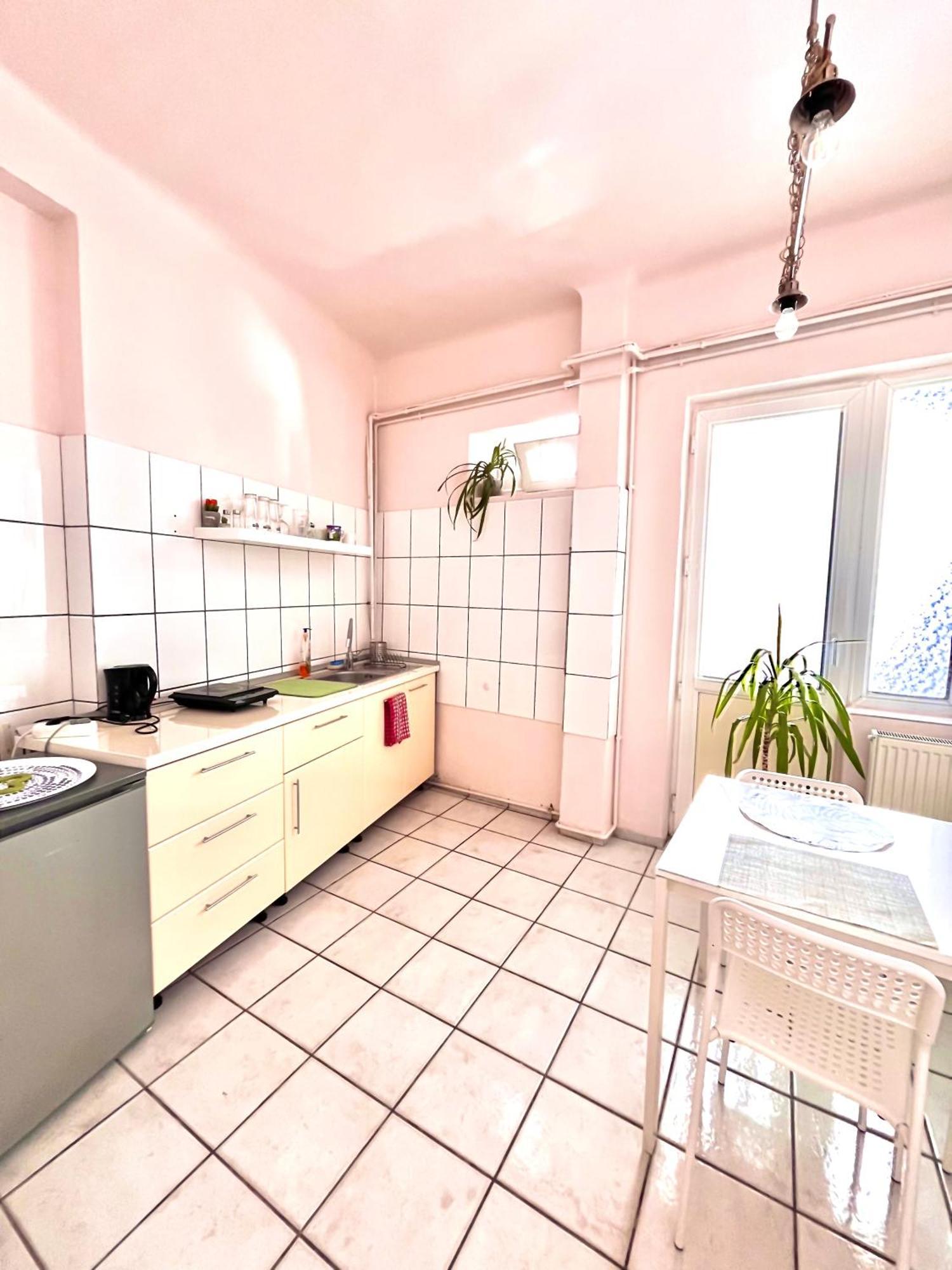 Downtown Unirii Square Private Economy Rooms With Shared Amenities Bucarest Extérieur photo