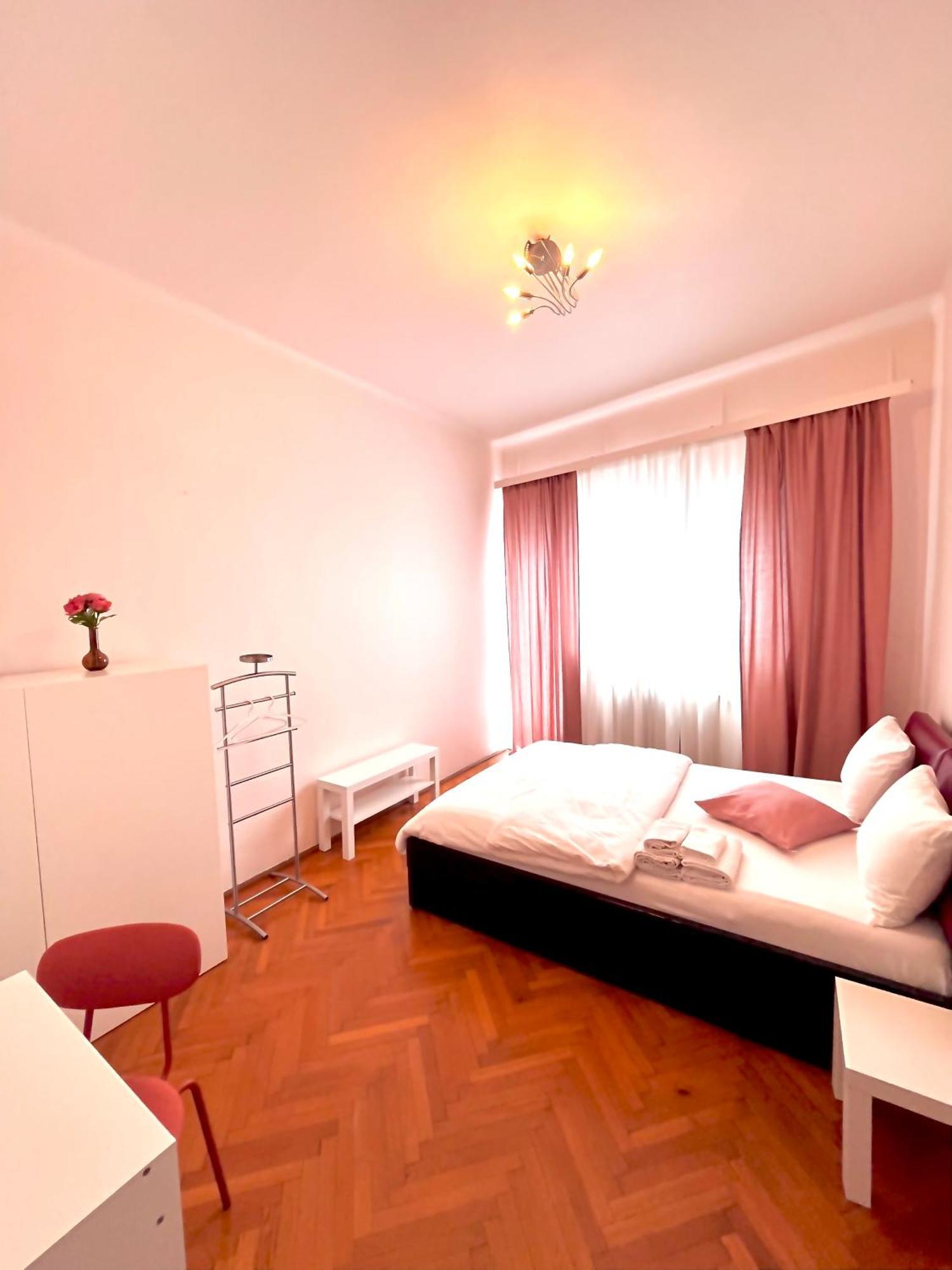 Downtown Unirii Square Private Economy Rooms With Shared Amenities Bucarest Extérieur photo