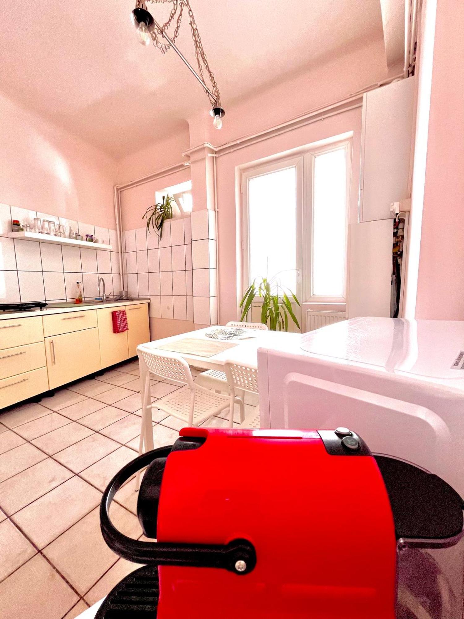 Downtown Unirii Square Private Economy Rooms With Shared Amenities Bucarest Extérieur photo