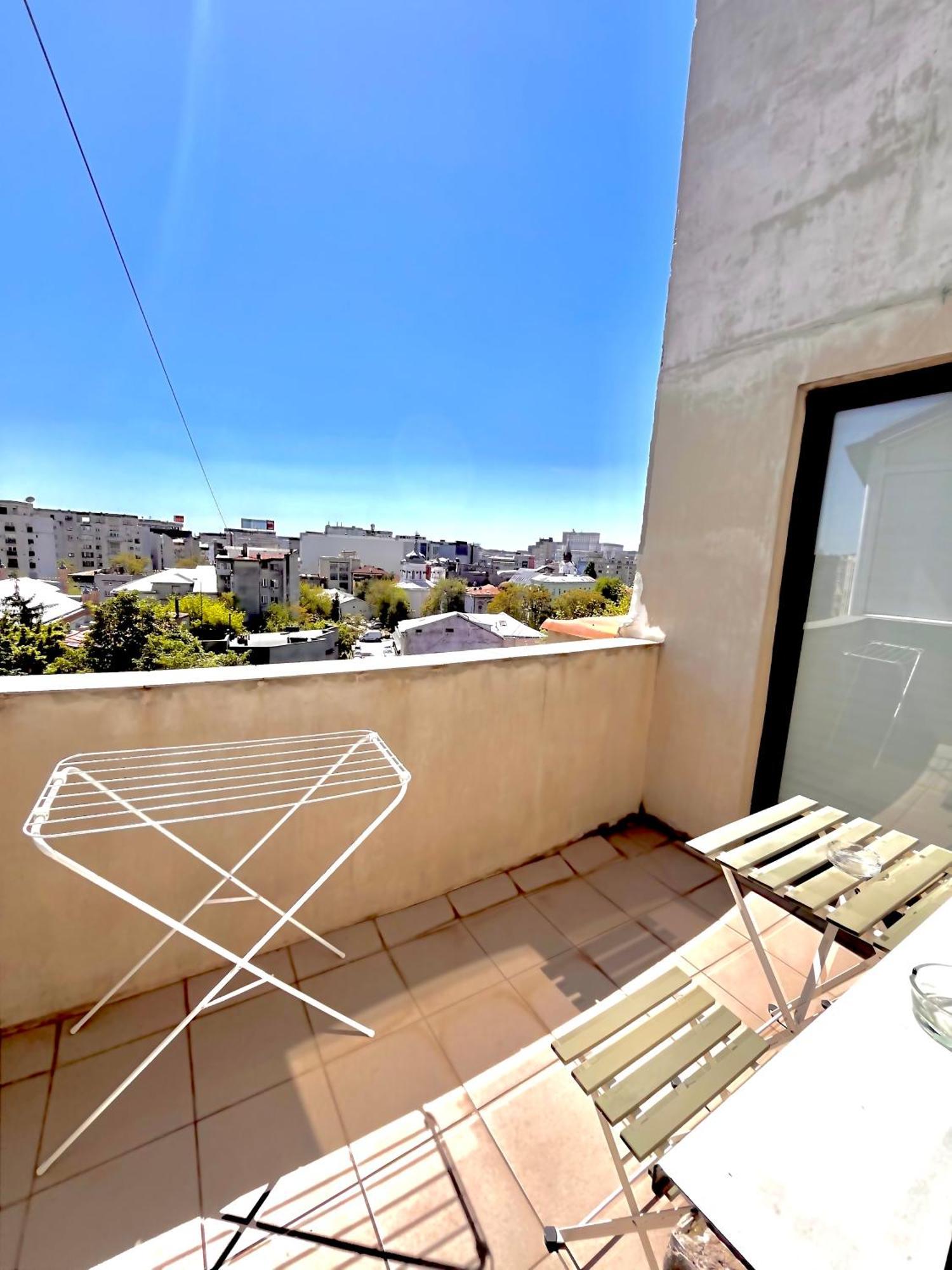 Downtown Unirii Square Private Economy Rooms With Shared Amenities Bucarest Extérieur photo